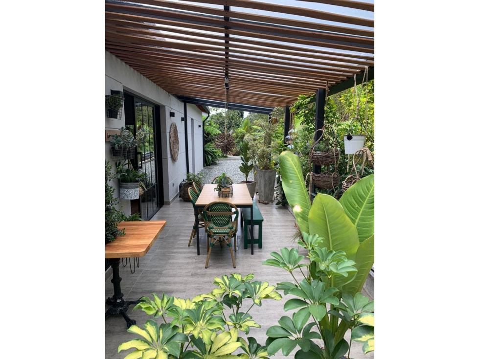 casa en venta en loma del escobero parte baja envigado