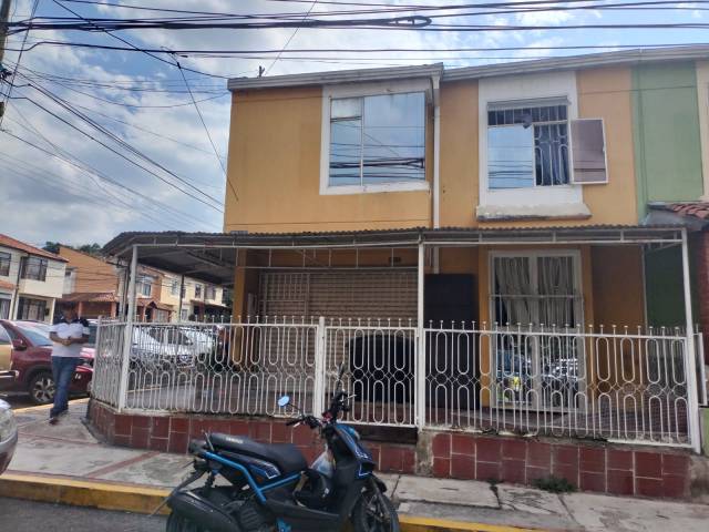 Casa Esquinera en Castilla Real 1 Giron